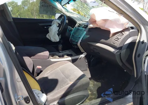 2013 Nissan Altima 2.5 Sv z USA, uszkodzony, nr VIN 1N4AL3AP6DN475692